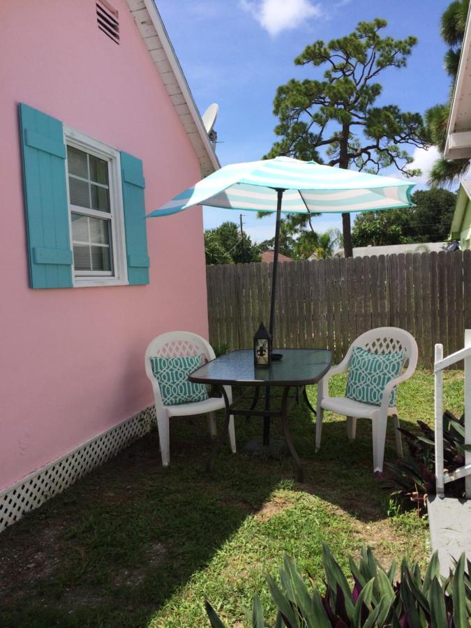 Pelican Island Cottages Sebastian Bagian luar foto